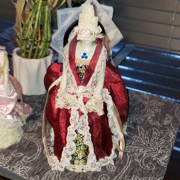 2 Victorian Gown Decor~Good Cond - Picture 7 of 15